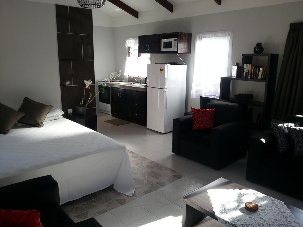Sunset Palms Rarotonga Hotel Стая снимка